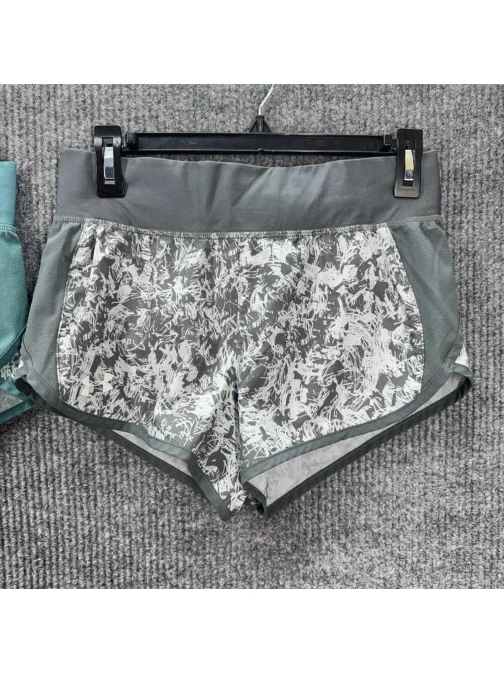 Lot Of 2 Under Armour Shorts Women Small Speedpocket Run Heatgear Fitted Lined - Picture 2 of 14